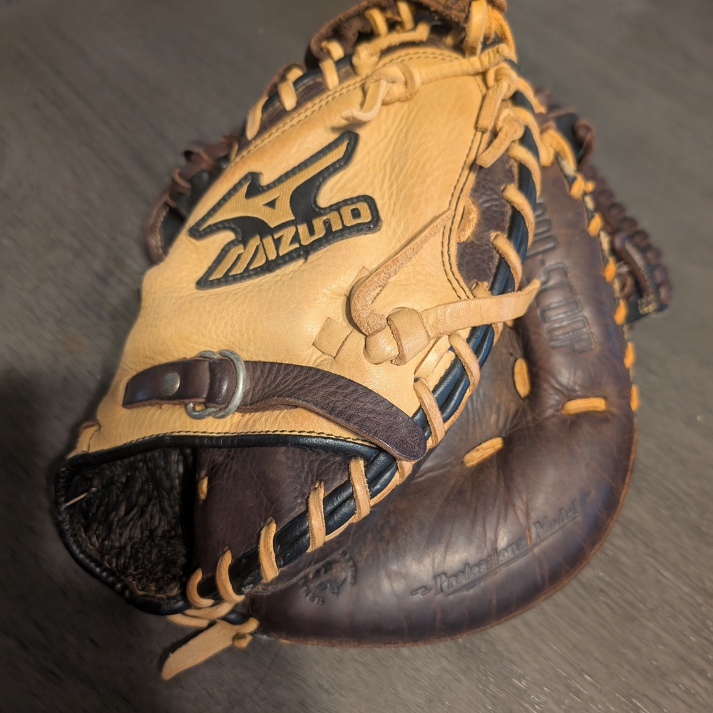 Mizuno RHT Leather Baseball Catchers Mitt